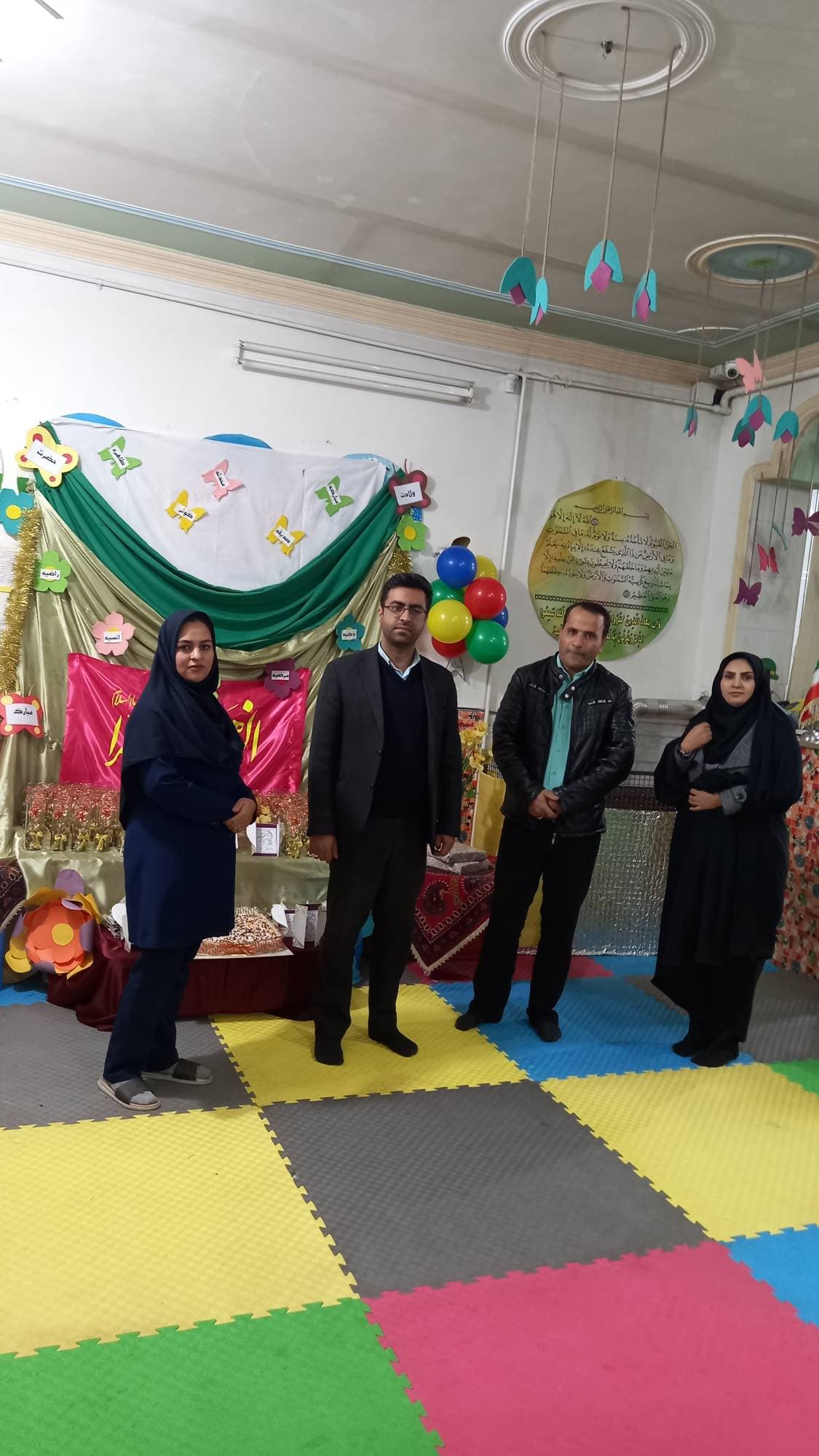 جشن ولادت حضرت زهرا،،قدردانی از مادران ،،حضور مسئولین اداره آموزش وپرورش،،هدیه به مربیان